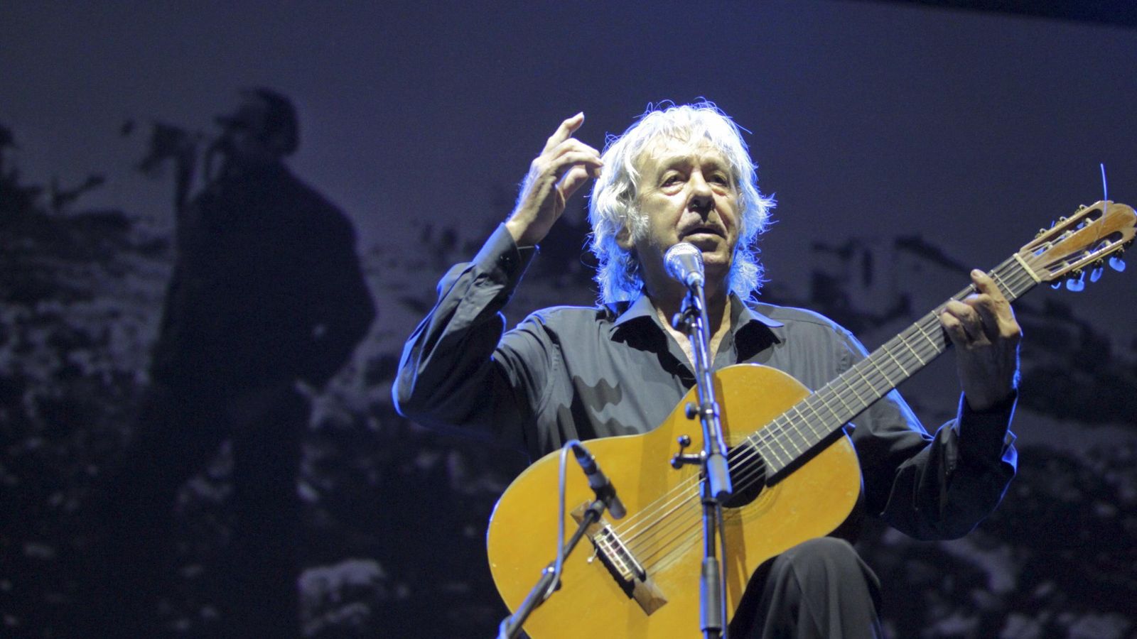 Foto: El músico Paco Ibañez durante el concierto 'Aragón sigue, Labordeta vive'. EFE/Javier Cebollada