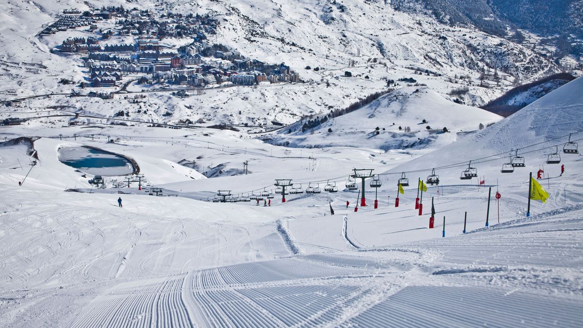 De Baqueira a Sierra Nevada: los hoteles más baratos en destinos de nieve para esquiar