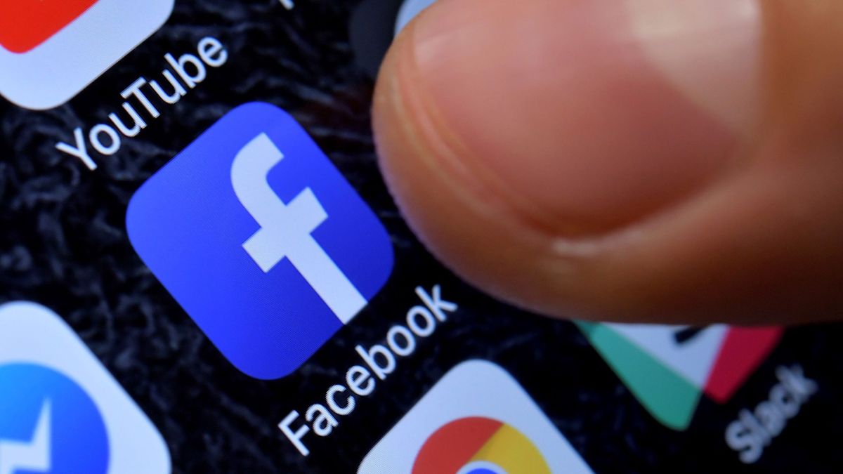 Un fallo en la 'app' de Facebook activa la cámara de tu móvil sin permiso 
