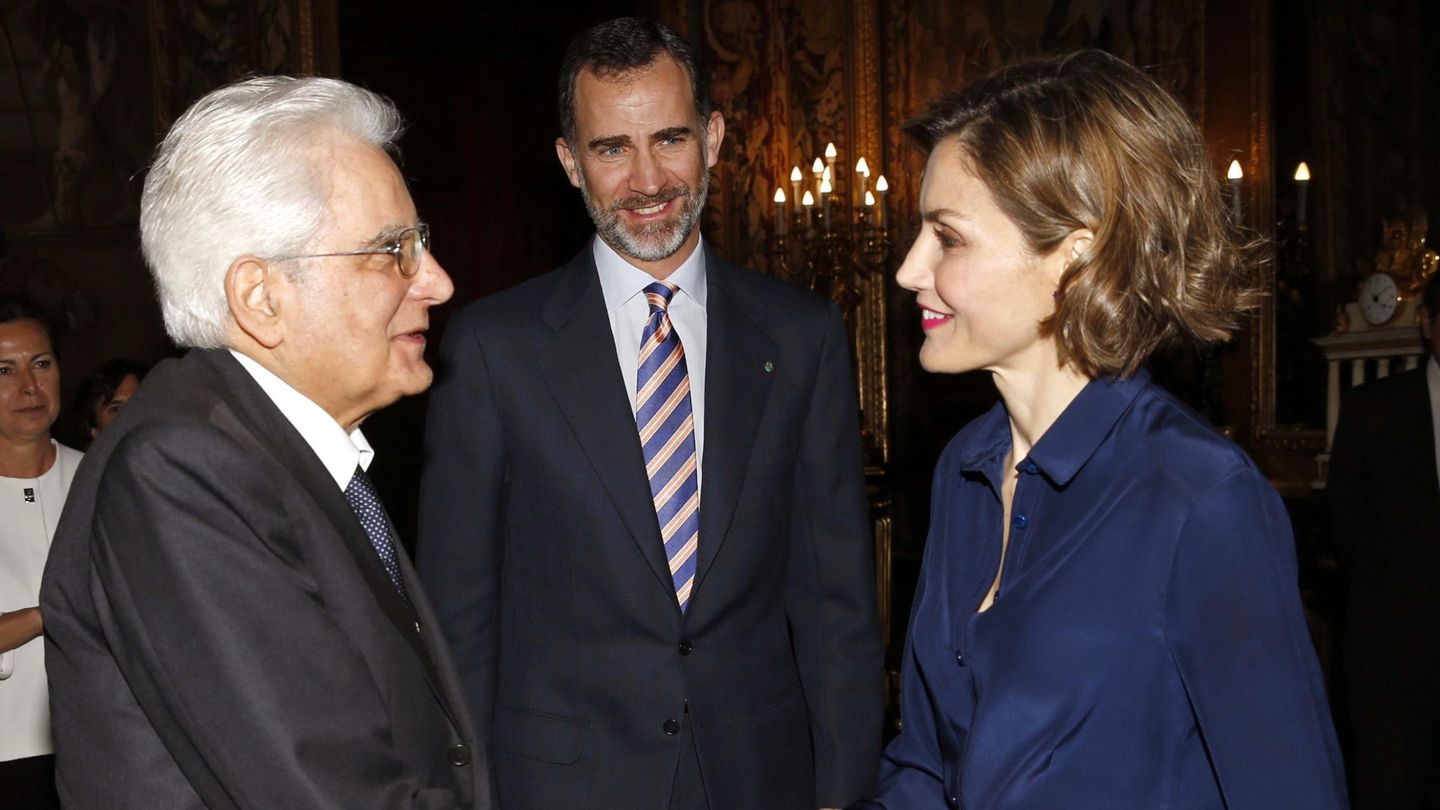 Los Reyes, junto al presidente italiano. (EFE)
