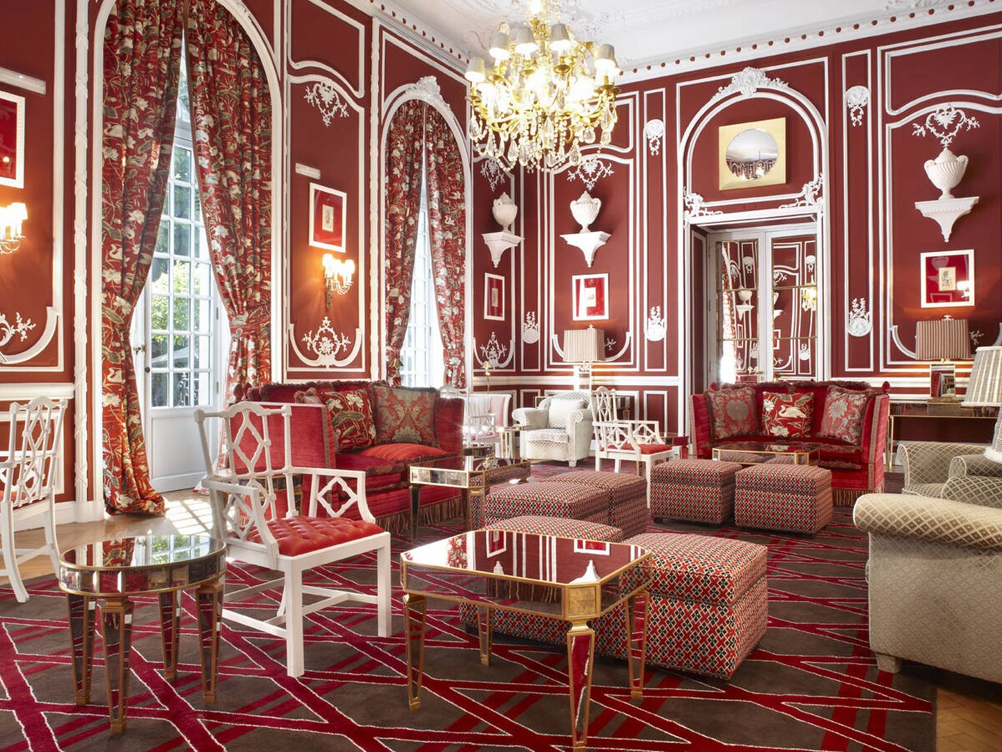 Salón Rojo del Hotel Santo Mauro. (Lorenzo Castillo)
