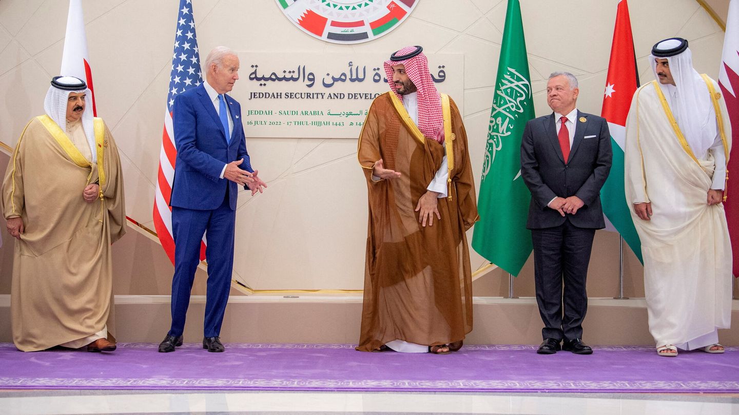 El presidente Joe Biden y el príncipe saudí, Mohammed bin Salman. (Reuters)