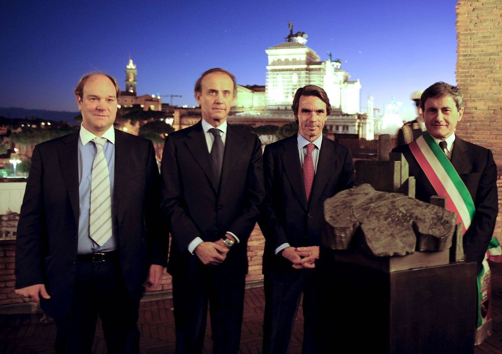 Foto: José Luis Rueda (izquierda) y el expresidente José María Aznar, con políticos italianos (Efe).