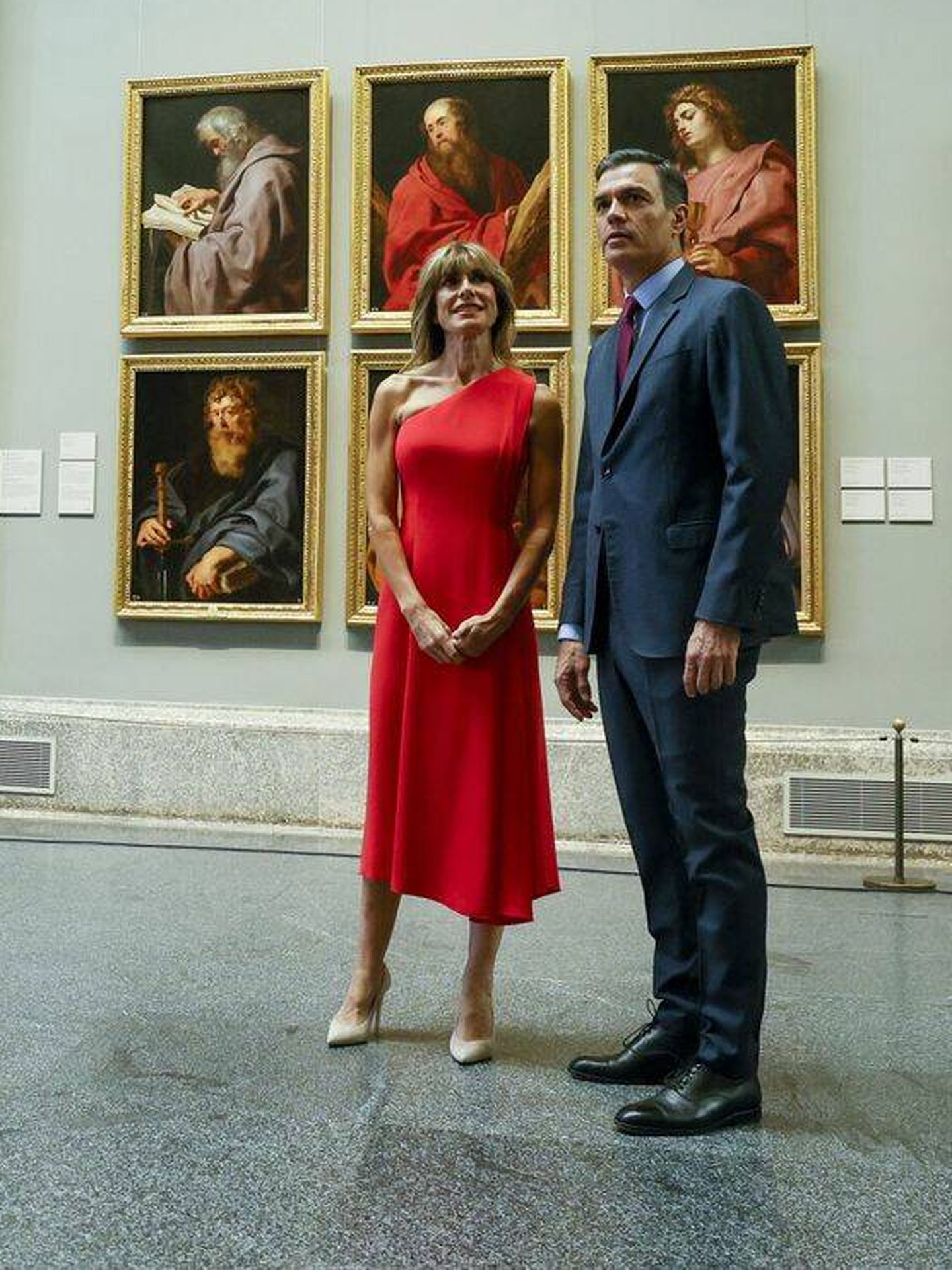 El presidente del Gobierno, Pedro Sánchez, y su mujer, Begoña Gómez, en el Museo del Prado durante la cumbre de la OTAN. (EFE)