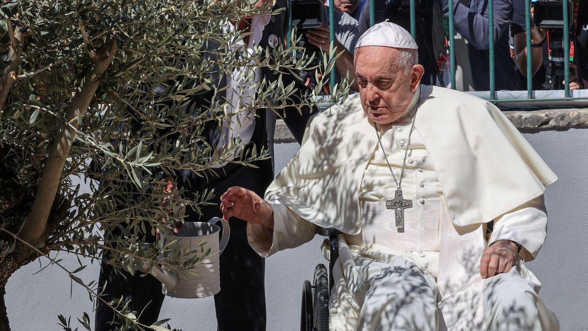 El Papa pide "perdón" en su nombre y el de la Iglesia a las víctimas de abusos