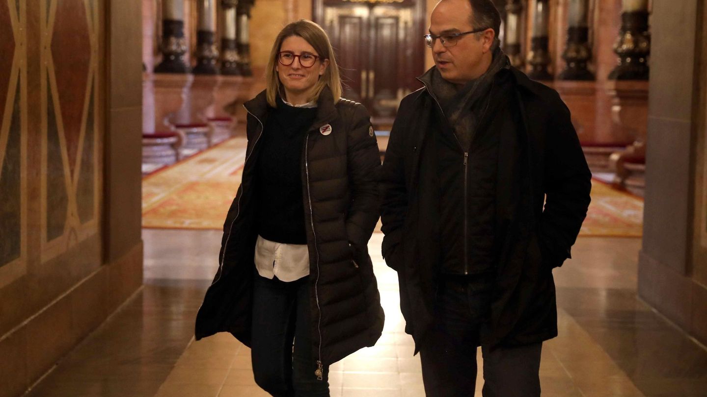 Los diputado de JxCAT Elsa Artadi y Jordi Turull, en el Parlament. (EFE)