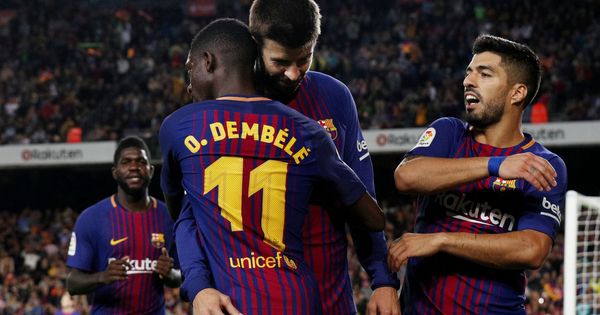 Foto: Piqué, Dembélé y Luis Suárez celebran un gol del FC Barcelona ante el Espanyol | Reuters