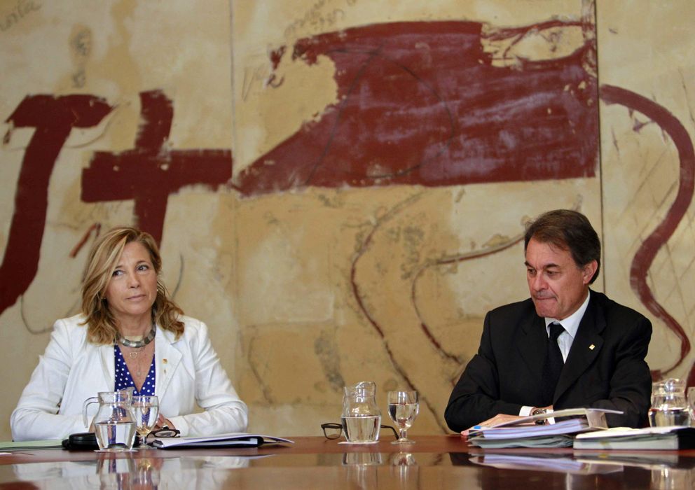 Foto: Joana Ortega y el presidente de la Generalitat Artur Mas (EFE)