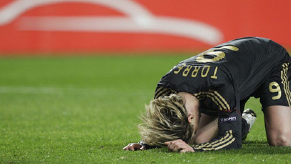 Fernando Torres podría perderse el partido de la Liga Europa en el Calderón