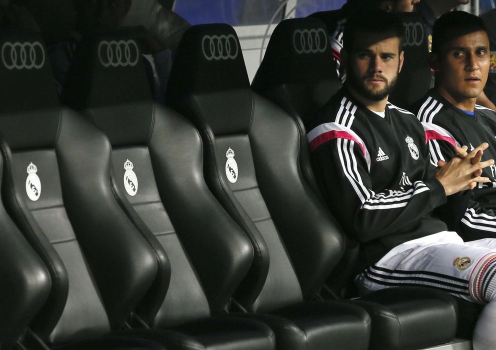 Foto: Nacho, en el banquillo del Bernabéu junto a Keylor Navas.