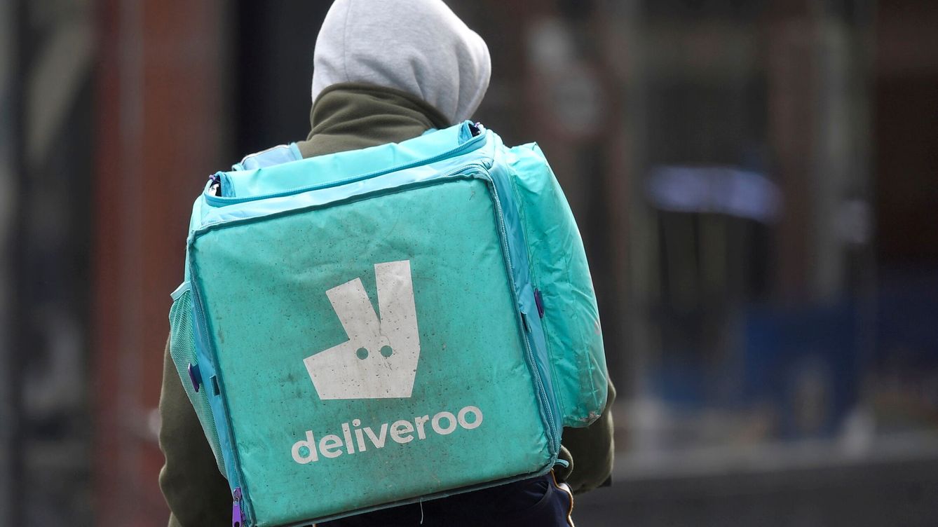 El 'food delivery' pincha en bolsa: Deliveroo pierde un 70% desde su debut bursátil