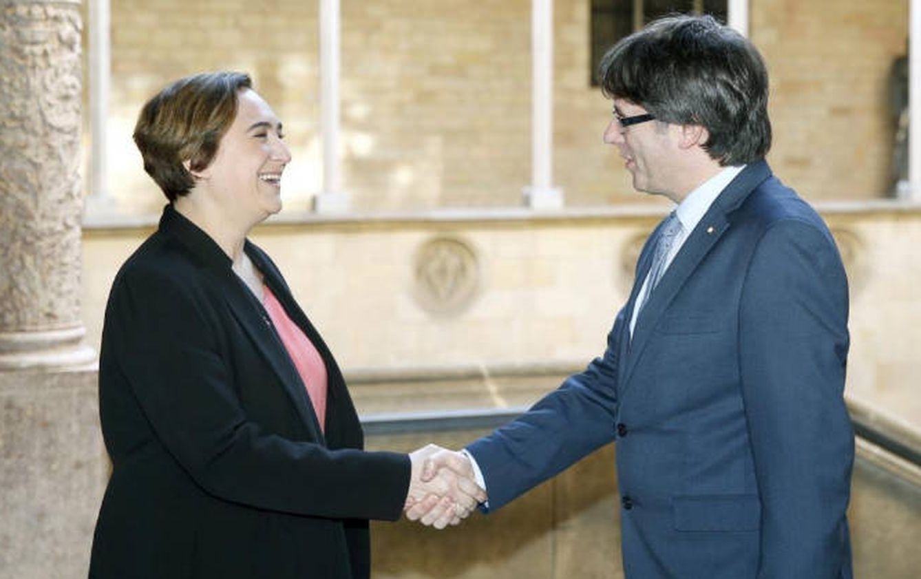 Ada Colau y Puigdemont lograron un acuerdo para la unión de tranvías. (EFE)