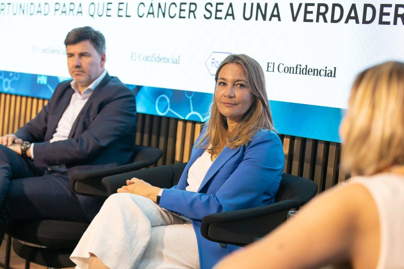 Susana Solís y Nicolás González Casares durante la mesa ‘Presidencia española de la UE: oportunidad para que el cáncer sea una verdadera prioridad’.