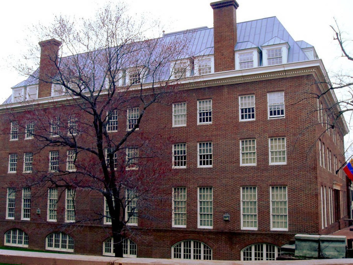 Fachada de la Embajada de Venezuela en Washington DC. (Fuente: Wikimedia Commons)