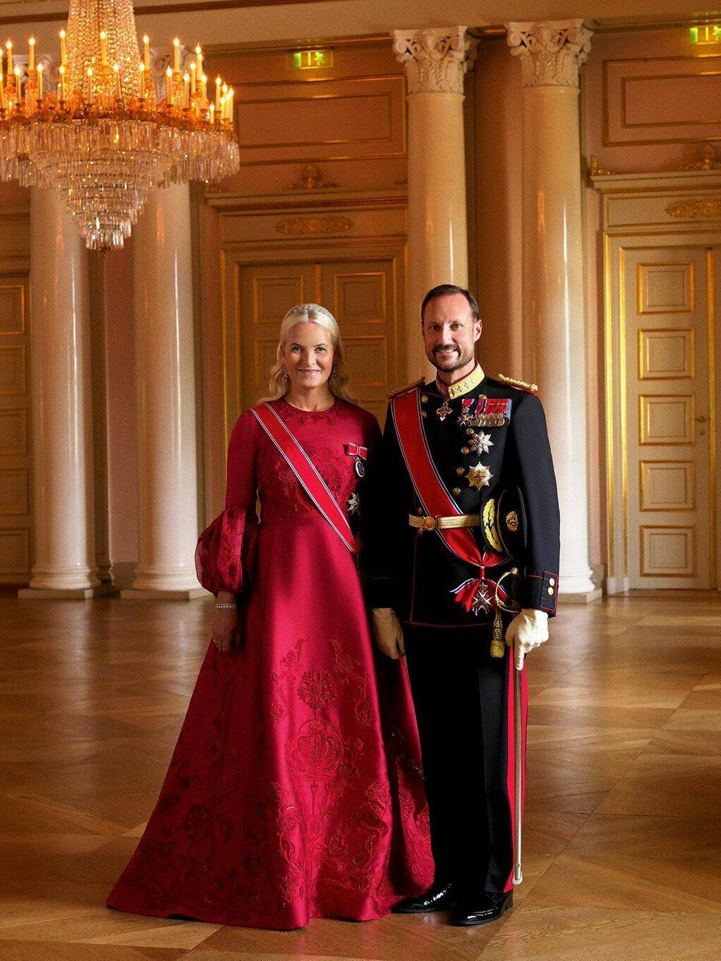 Mette-Marit y Haakon de Noruega en un nuevo retrato oficial. (Casa Real Noruega)