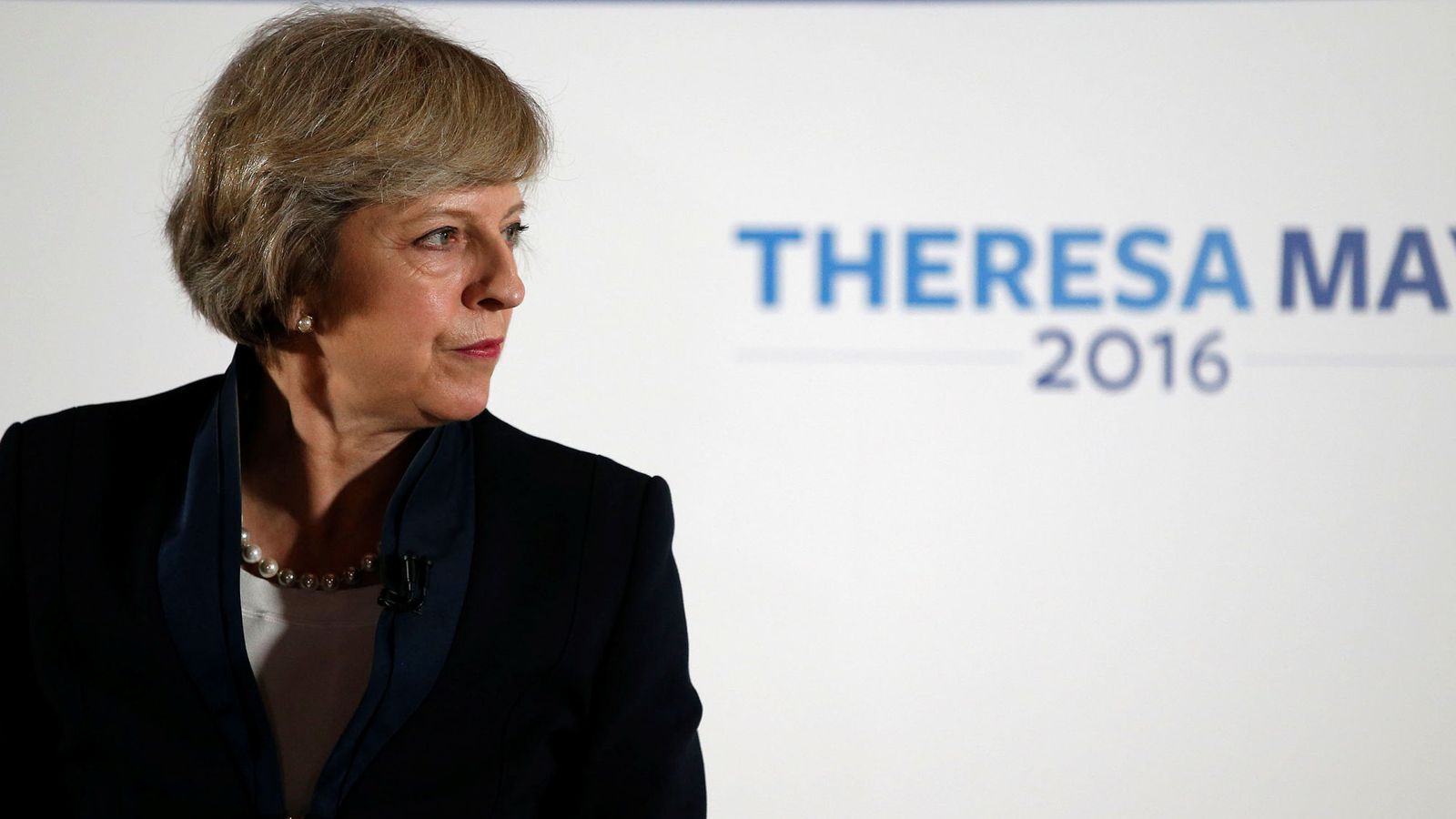Foto: Theresa May se queda sola en la carrera por convertirse en líder del partido conservador. (EFE)