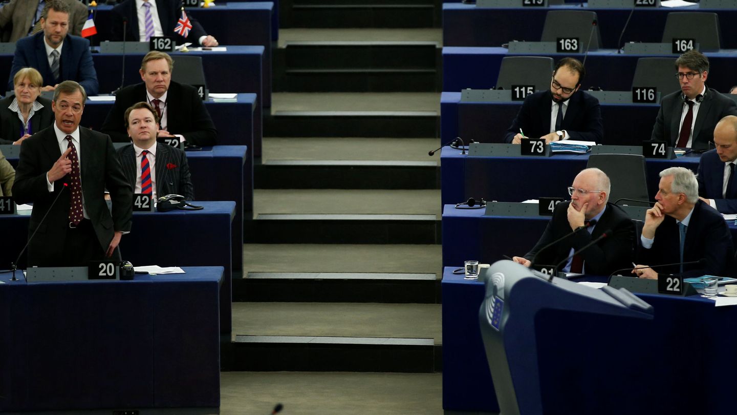 El europarlamentario y 'Brexiteer' Nigel Farage habla durante un debate sobre la salida británica de la UE, en el Parlamento Europeo en Estrasburgo, el 16 de enero de 2019. (Reuters)