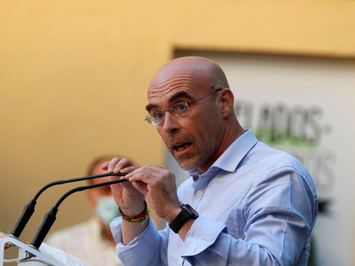 Foto: El vicepresidente de Acción Política y eurodiputado de Vox, Jorge Buxadé, en un mitin en Lugo. (EFE)