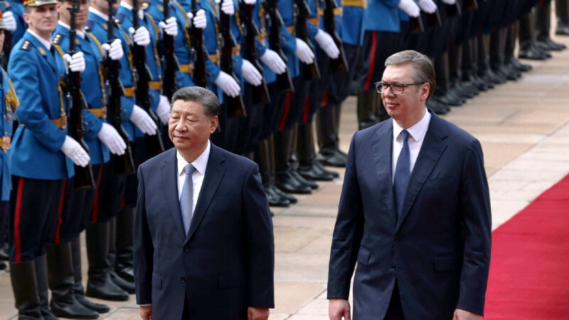 Foto de                 Xi se da un baño de masas durante su visita a Serbia (y manda un claro mensaje a Occidente)        