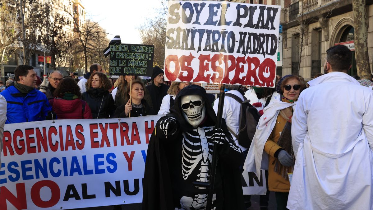 Nuevo frente en la crisis sanitaria: 12.000 médicos de hospitales, llamados a la huelga en Madrid