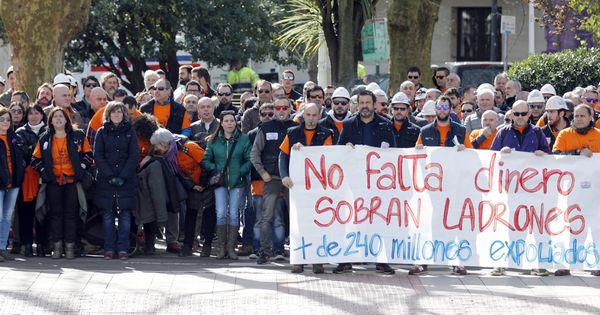 Foto: Trabajadores de productos tubulares protestan ante la junta del bbva