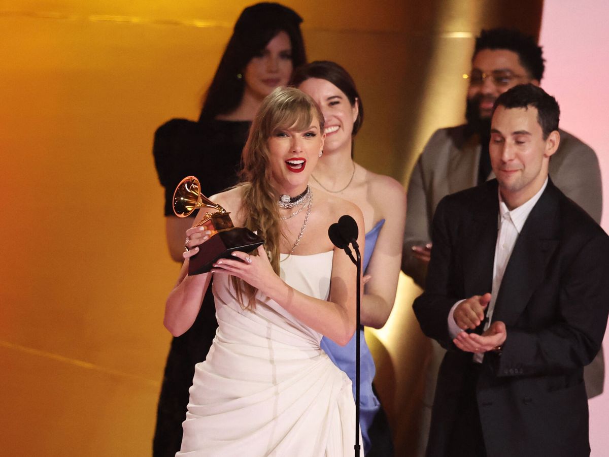 Foto: Lista completa de los ganadores de los Grammy 2024: Taylor Swift y Miley Cyrus, las más laureadas. (Reuters/Mike Blake)