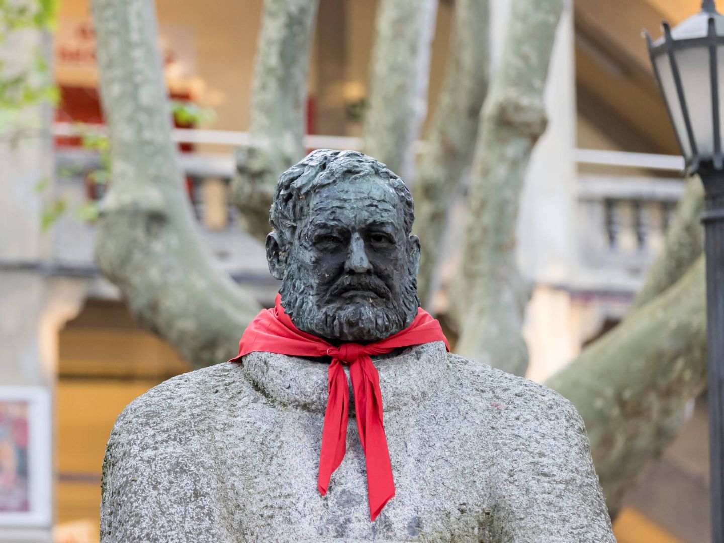 Estatua Hemingway en Pamplona.