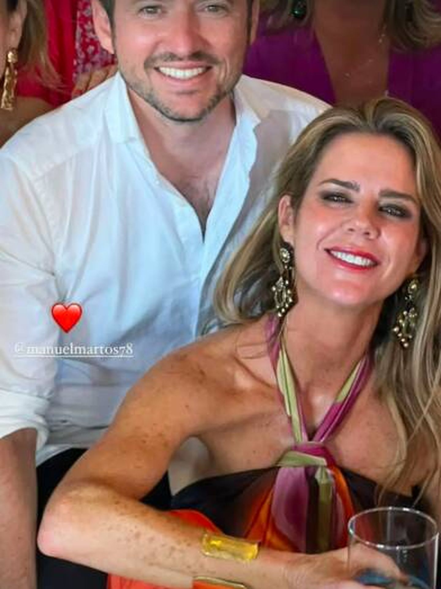  Amelia Bono y Manuel Martos, felices durante la fiesta. (Instagram/@ameliabono)