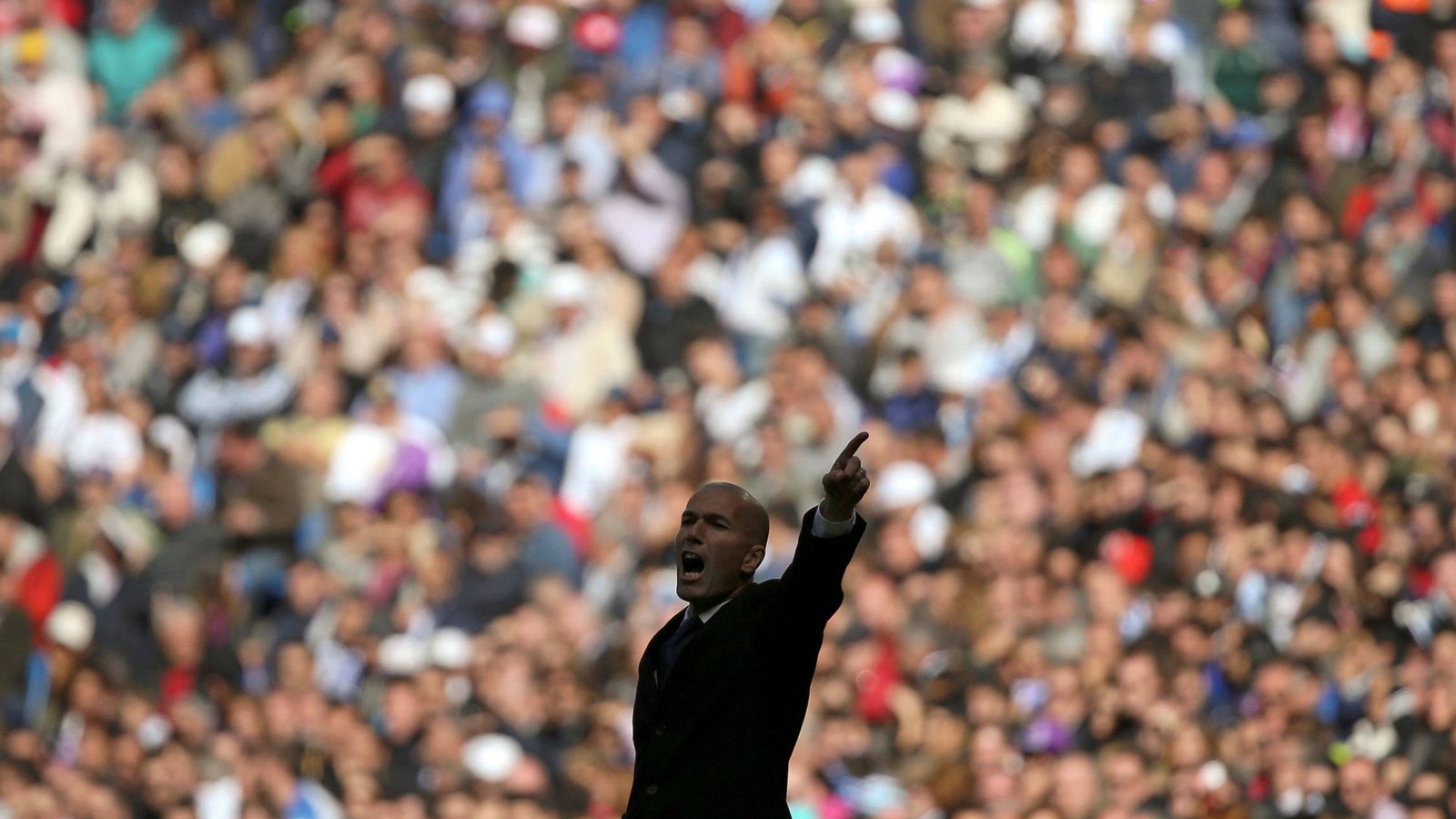 Foto: Zidane da instrucciones a sus jugadores contra el Leganés en el Santiago Bernabéu. (Reuters)
