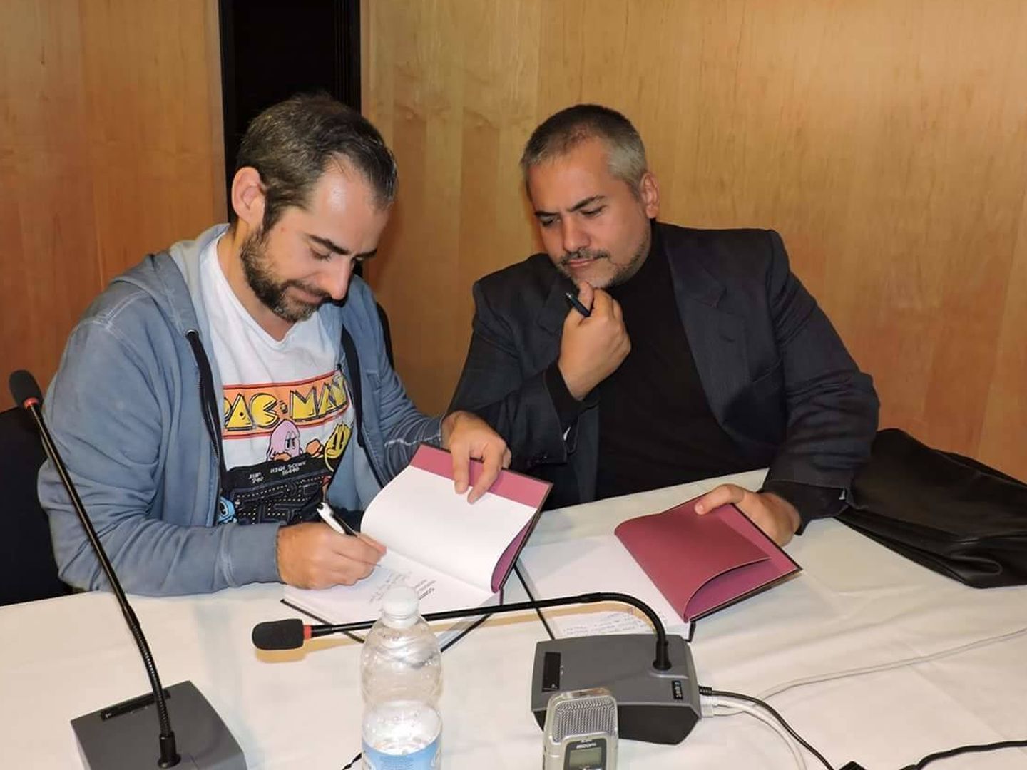 Jesús Relinque y José Manuel Fernández lanzaron el pasado verano ‘Continue Play?’, libro editado por Héroes de Papel (EC)