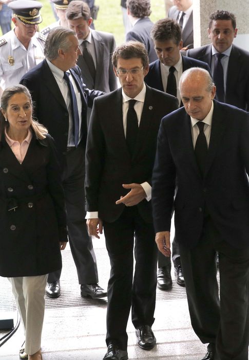 Foto: Núñez Feijoo junto a los ministros Pastor y Férnandez Díaz. (EFE)