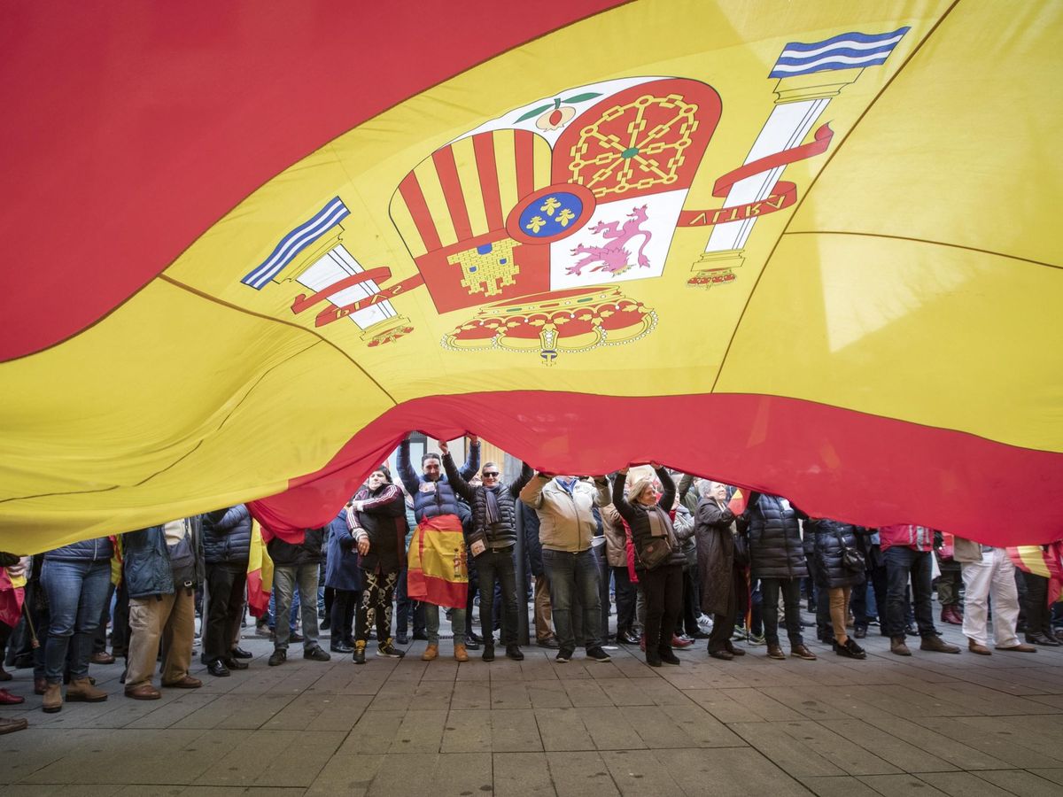 Foto: Vista de la concentración ante la delegación del Gobierno de España en Navarra. (EFE)