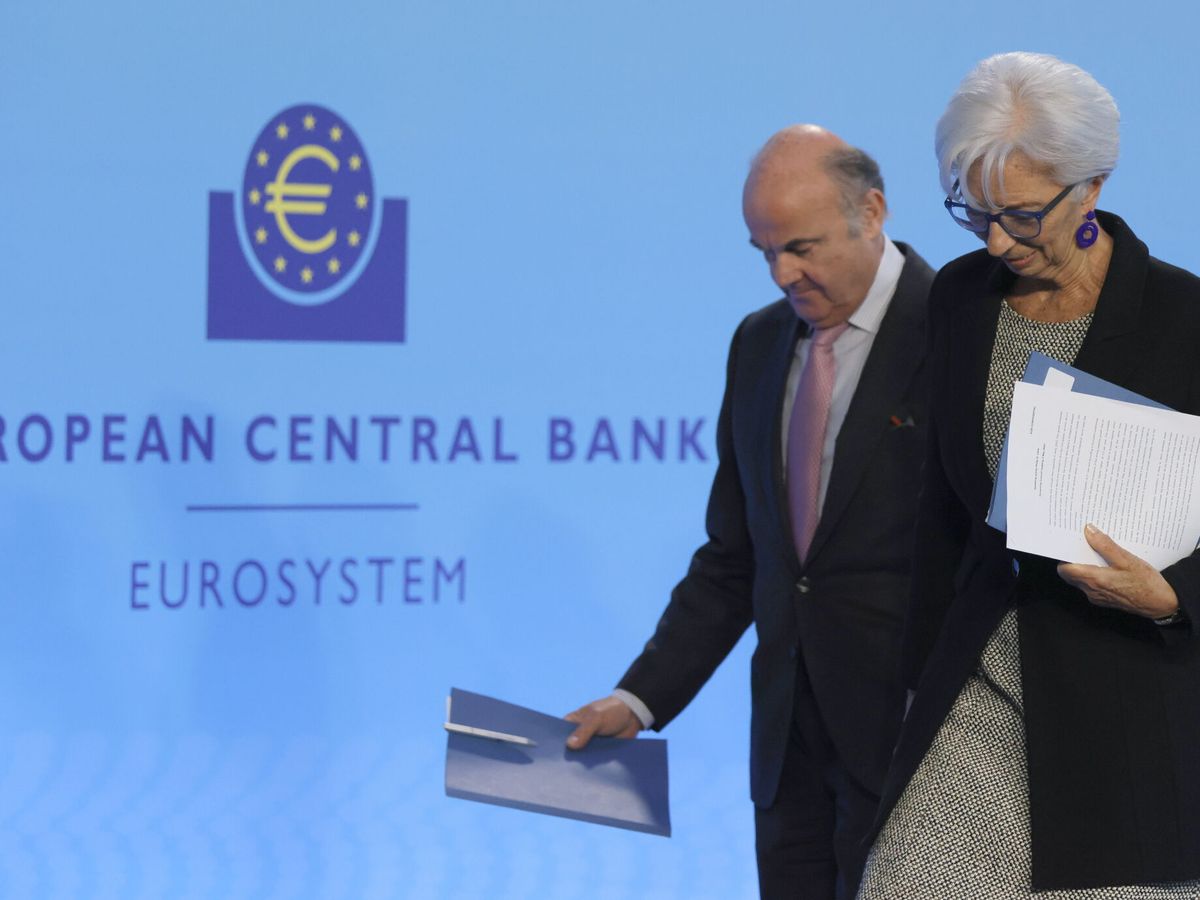 Foto: La presidenta del BCE, Christine Lagarde, y el vicepresidente, Luis de Guindos. (EFE/Ronald Wittek)