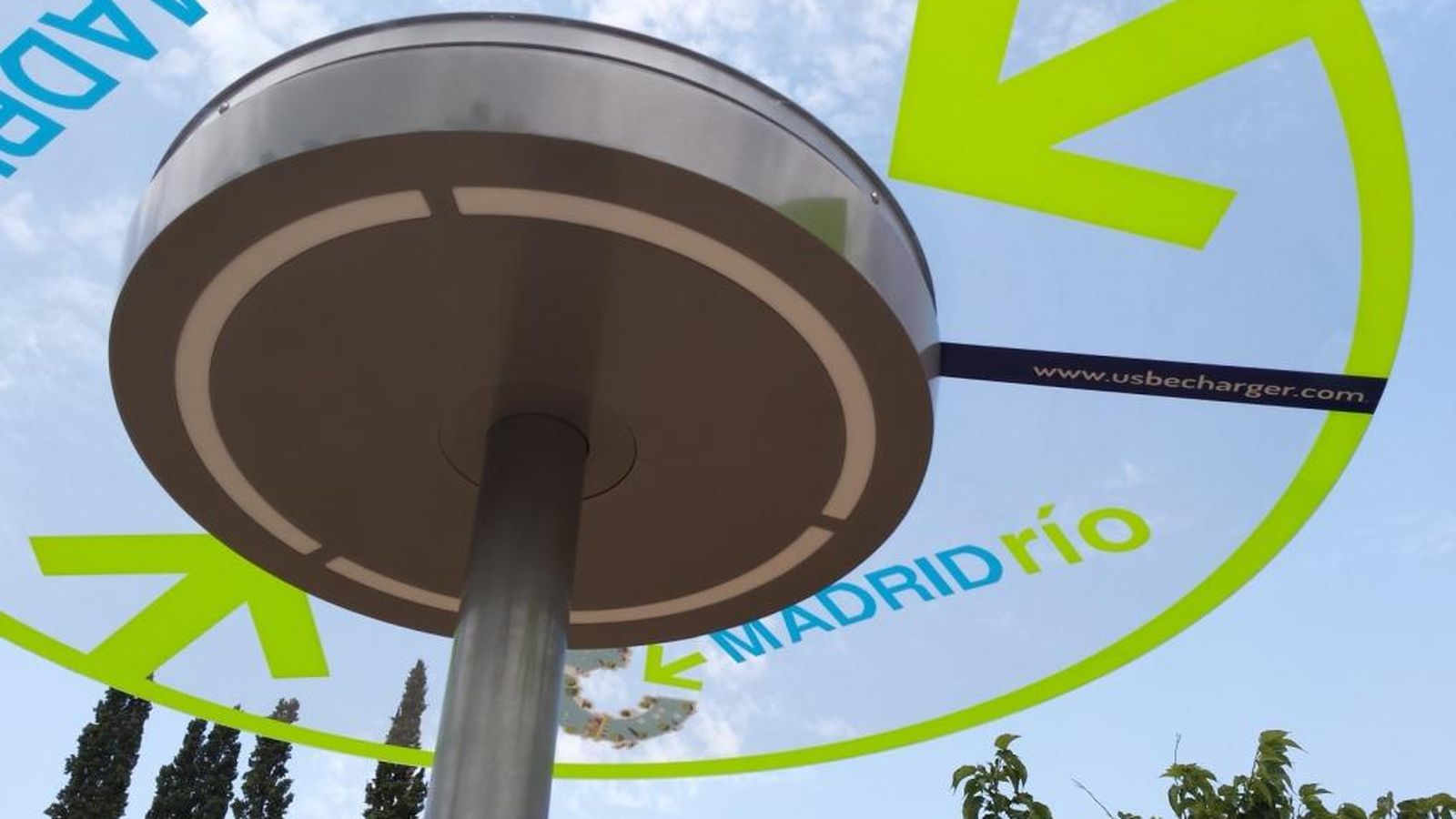 Foto: Instalan un cargador solar y gratuito en el Parque Madrid Río