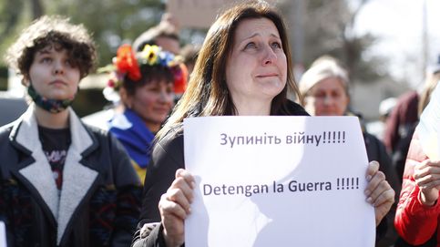 Ciudadanos ucranianos se manifiestan frente a los consulados rusos en Madrid y Barcelona