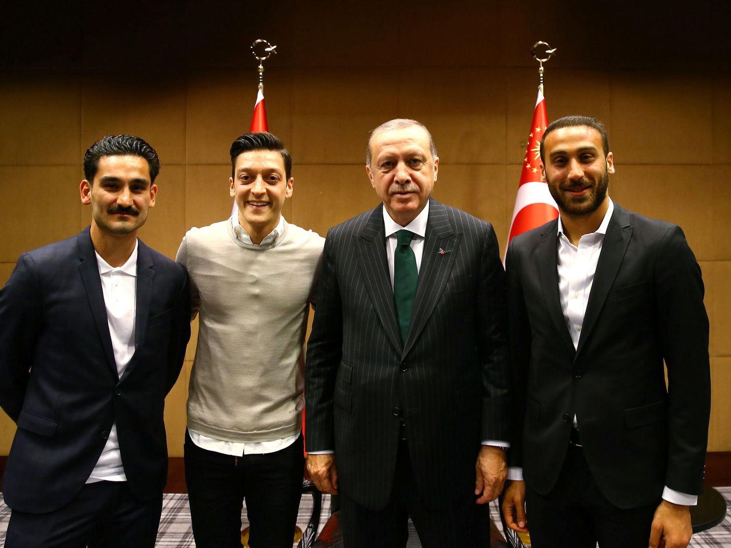 Ilkay Gundogan, Mesut Özil y Recep Tayyip Erdogan se vieron el 13 de mayo en Londres. (Reuters)