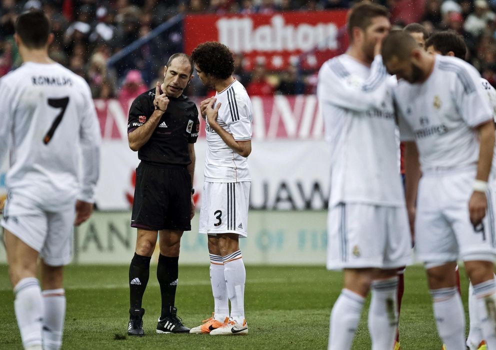 Foto: Delgado Ferreiro conversa con Pepe durante un partido de la temporada pasada (Efe).