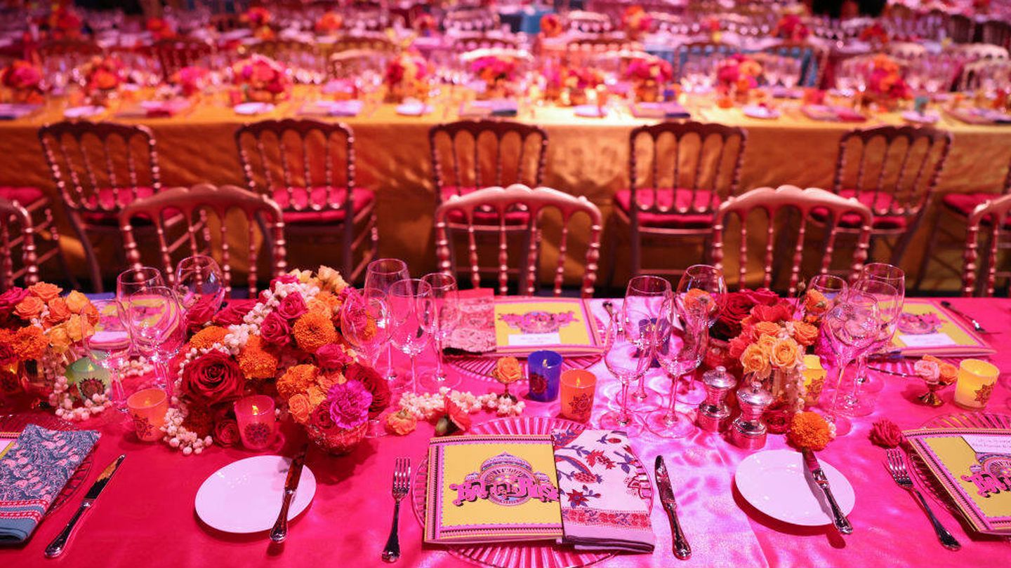 Decoración de las mesas para el Baile de la Rosa 2023. (Getty)