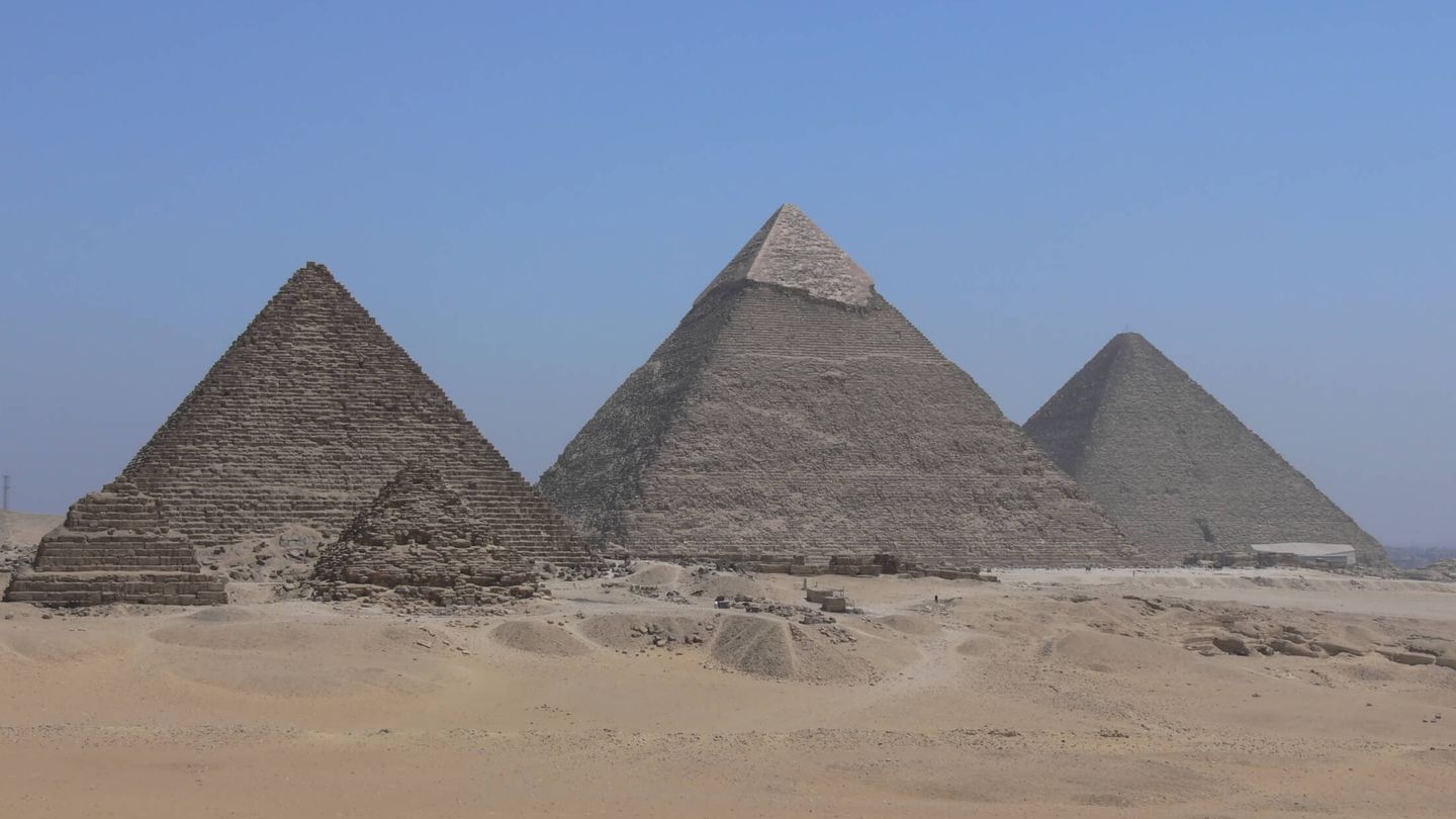 Panorámica de las tres pirámides. (iStock)