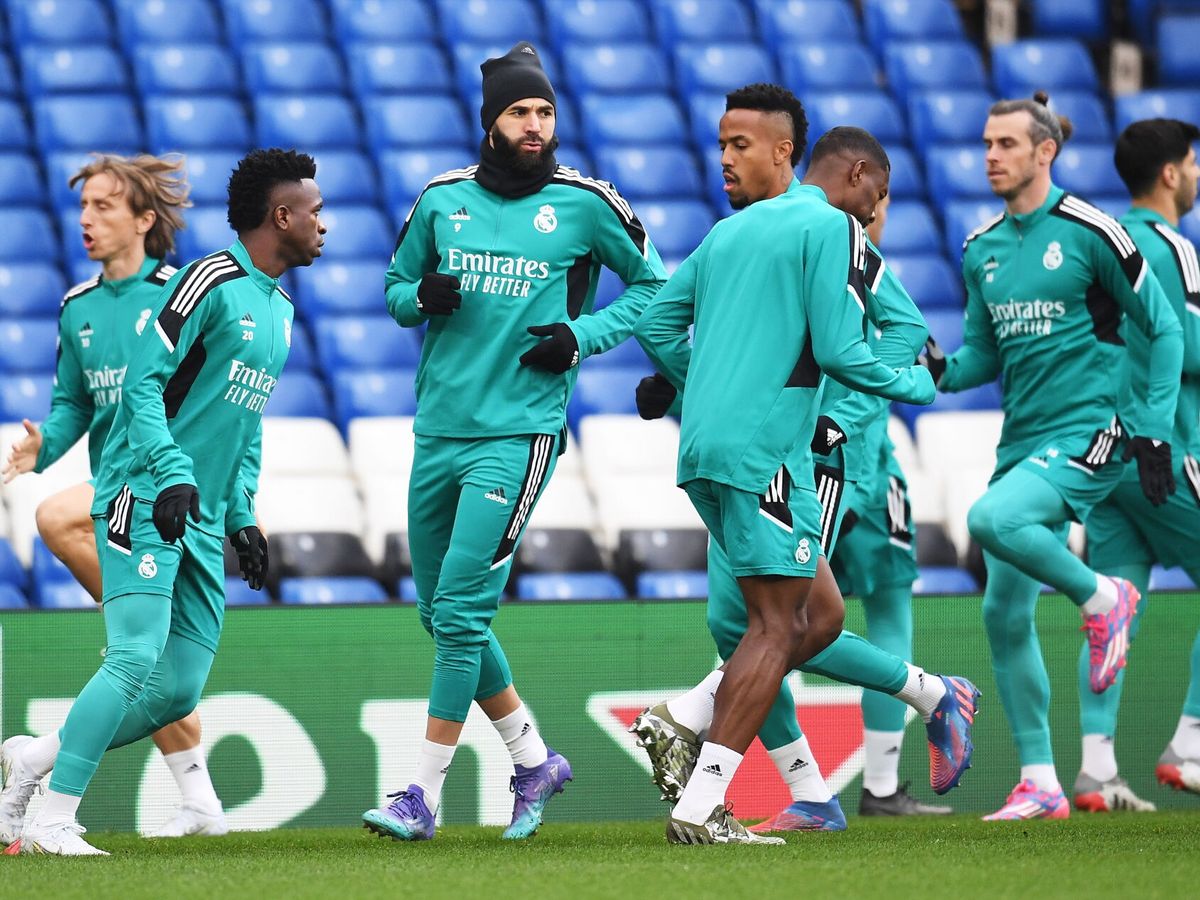 Foto: Karim Benzema (C) y compañeros del Real Madrid durante el entrenamiento del equipo en Londres. (EFE)