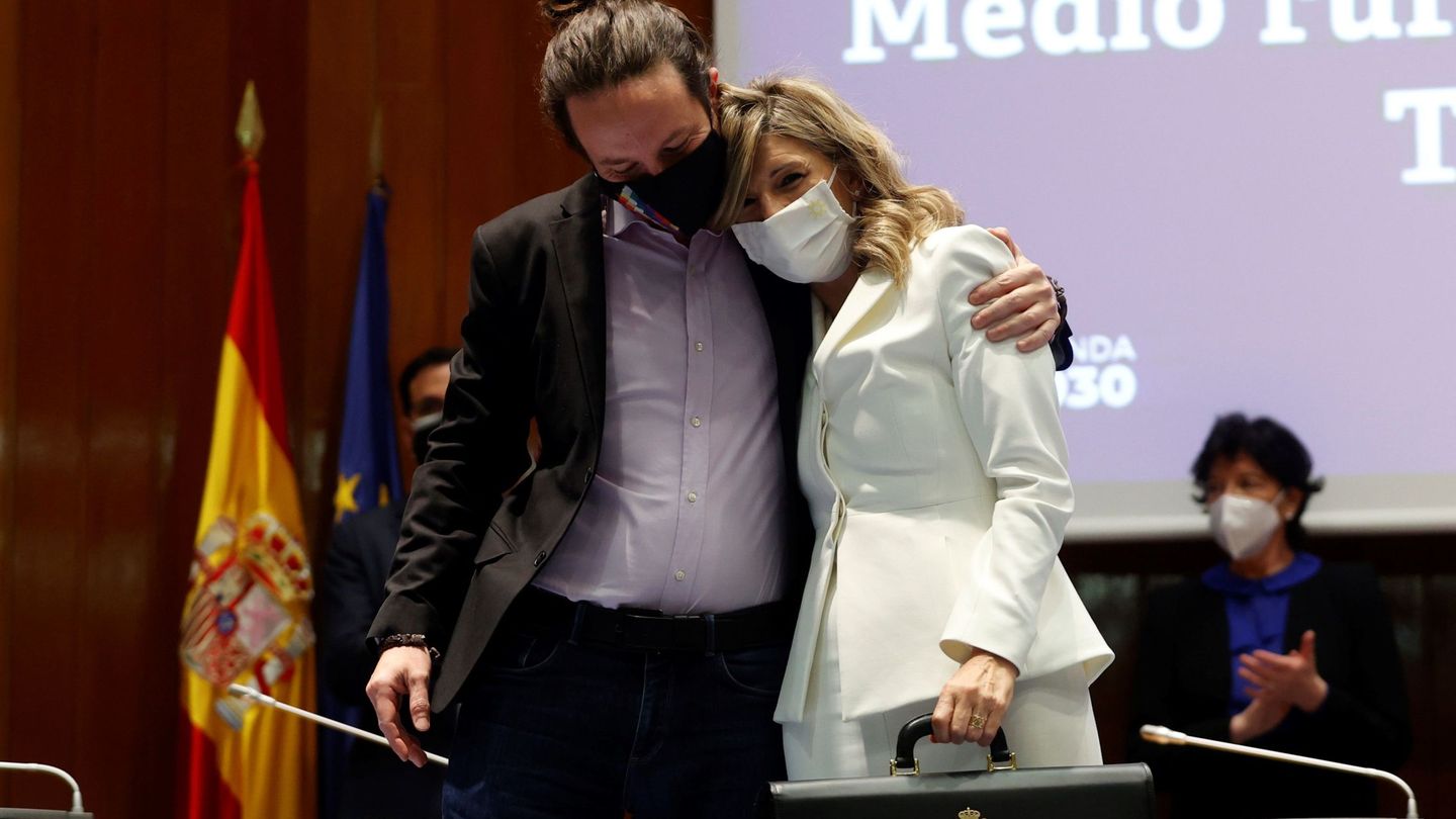 Iglesias y Díaz, abrazados en un acto gubernamental durante la pandemia. (EFE/Mariscal)
