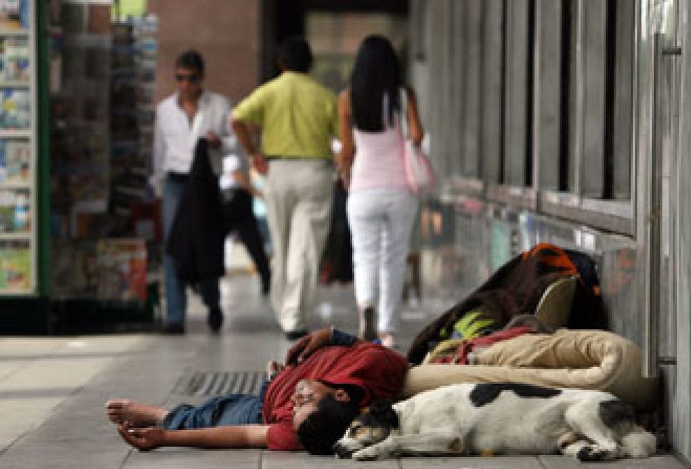 Foto: Uno de cada cinco españoles vive por debajo del umbral de la pobreza relativa