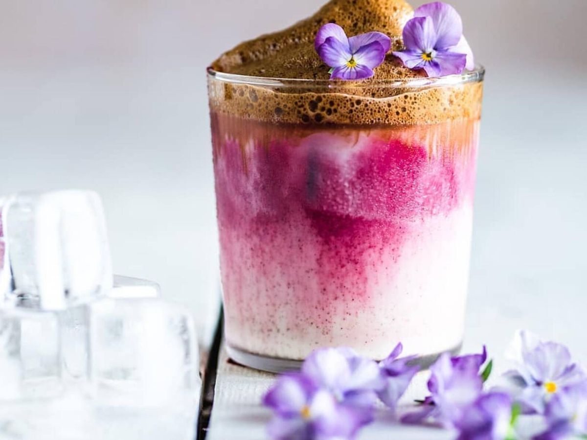 Foto: Whipped Strawberry Milk, bebida colorida y refrescante. (Instagram @myblissktchn)