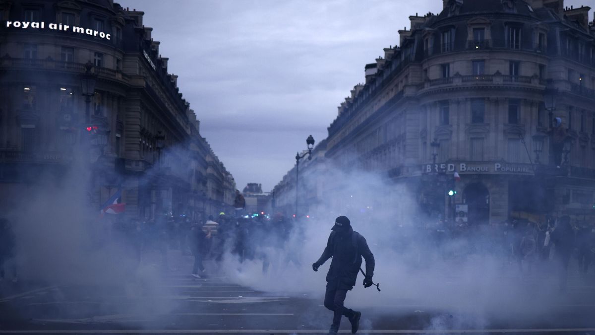 El pulso de los sindicatos con Macron intensifica otra jornada de violencia en Francia