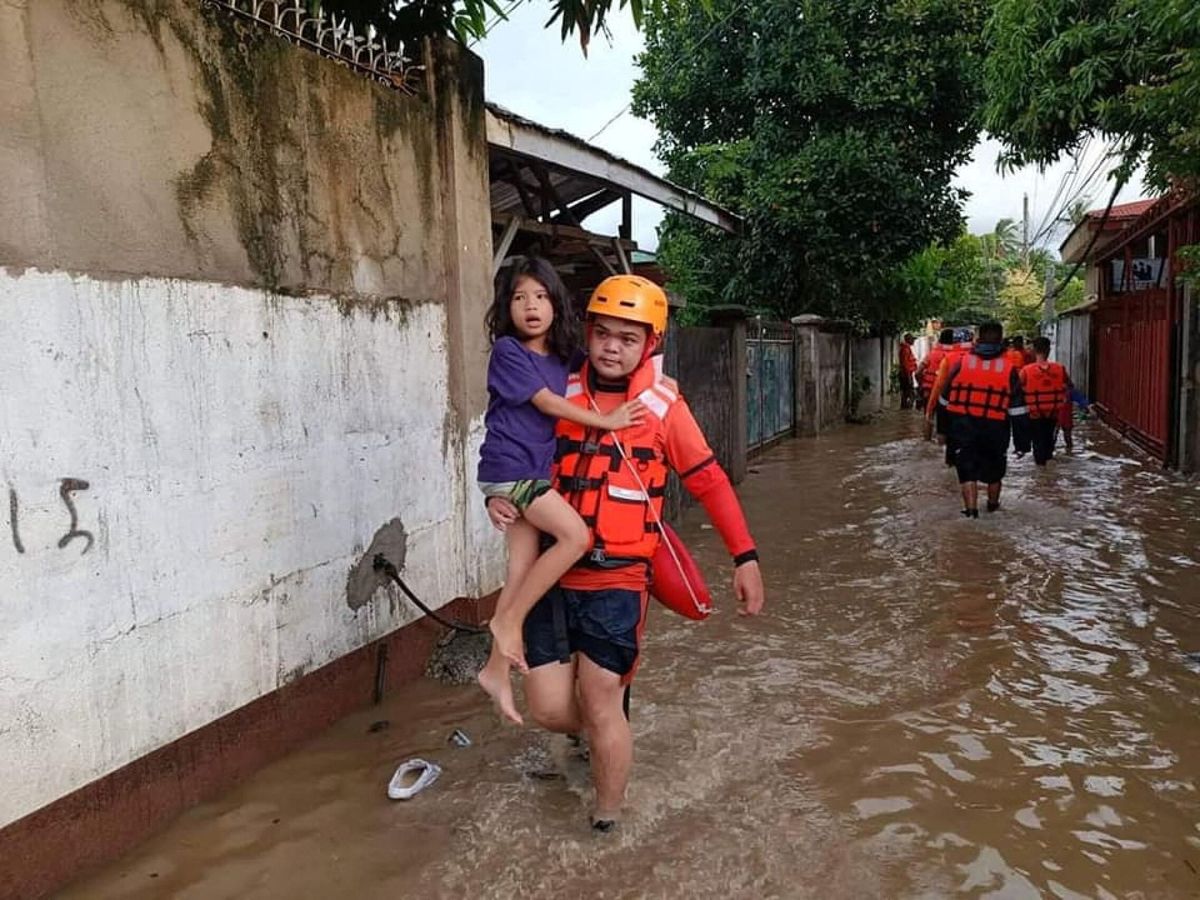 Foto: Inundaciones por 'Nalgae' en Filipinas. (Reuters)