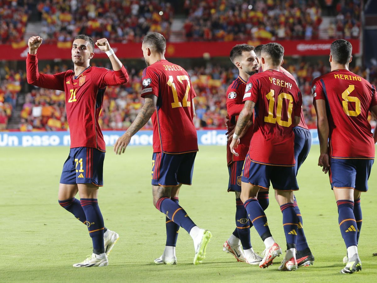 Foto: Ferran Torres celebra un gol de España contra Chipre (EFE/Jorge Zapata).