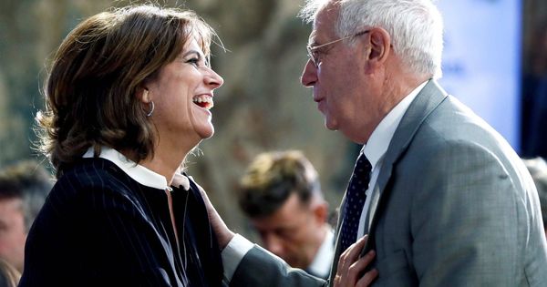Foto: El ministro de Asuntos Exteriores, Josep Borrell y la titular de Justicia, Dolores Delgado, durante un acto sobre cooperación antiterrorista. (EFE) 