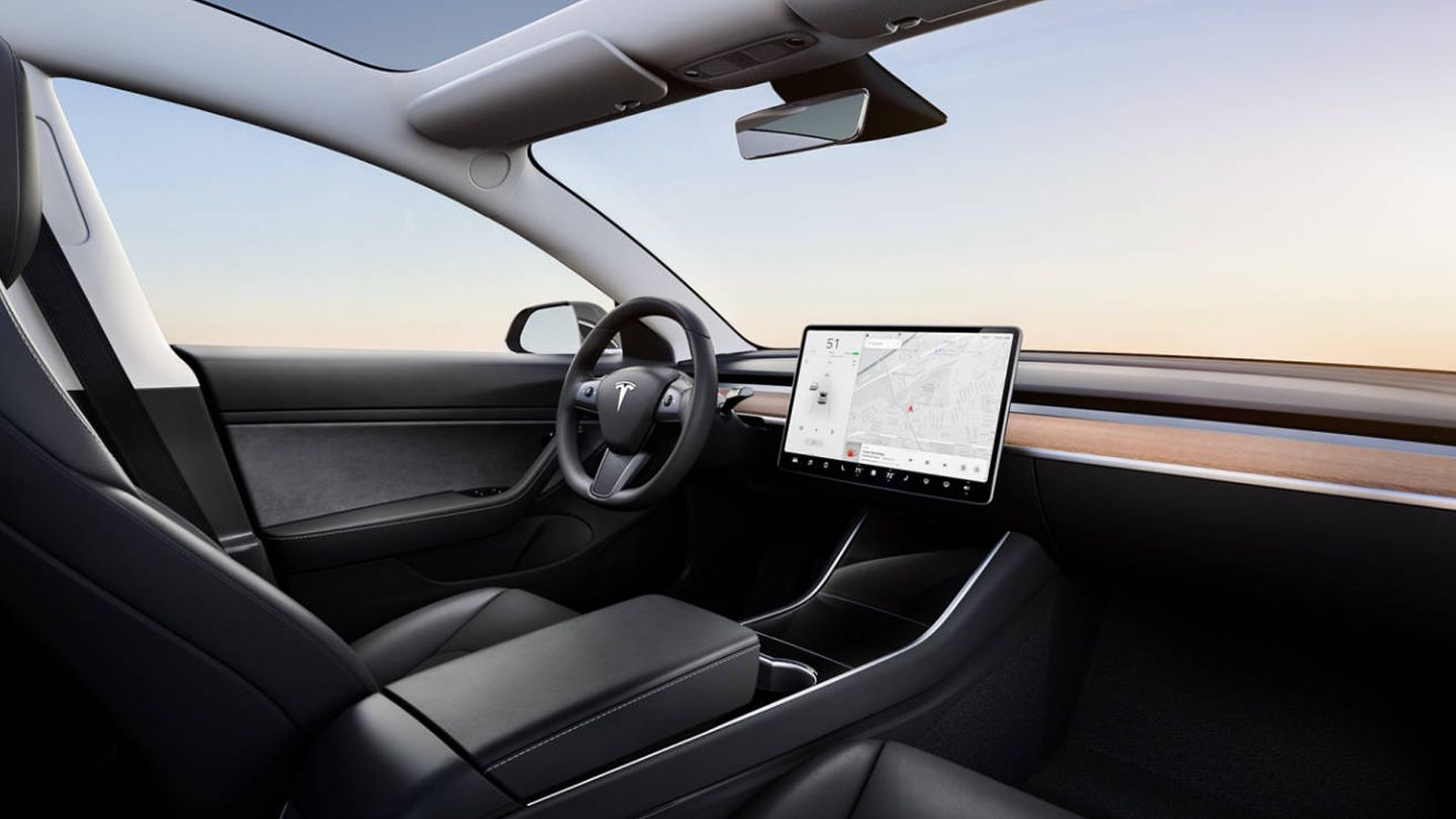 Así es el interior del Tesla Model 3. 