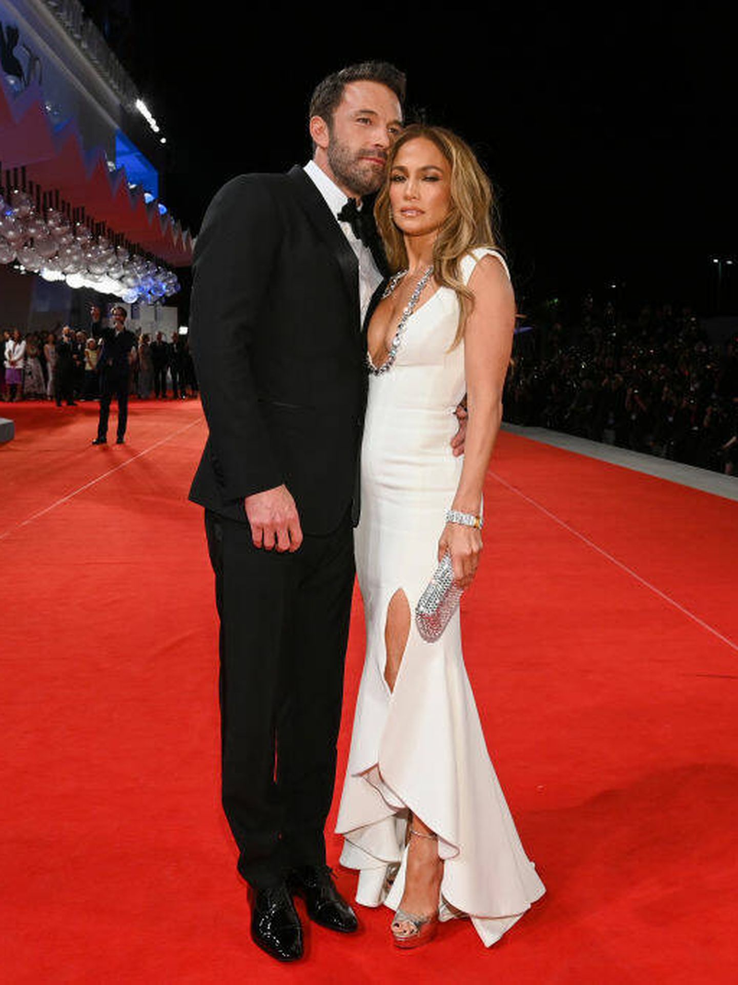 Ben Affleck y Jennifer Lopez posan por primera vez juntos en la alfombra roja. (Getty/Pascal Le Segretain)