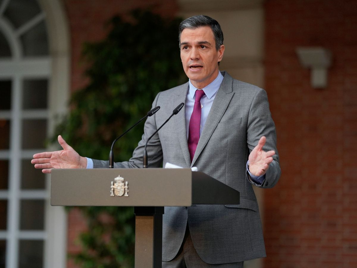 Foto: El presidente del Gobierno, Pedro Sánchez, anunciando la medida de gracia tras su aprobación en el Consejo de Ministros este martes. (Reuters)
